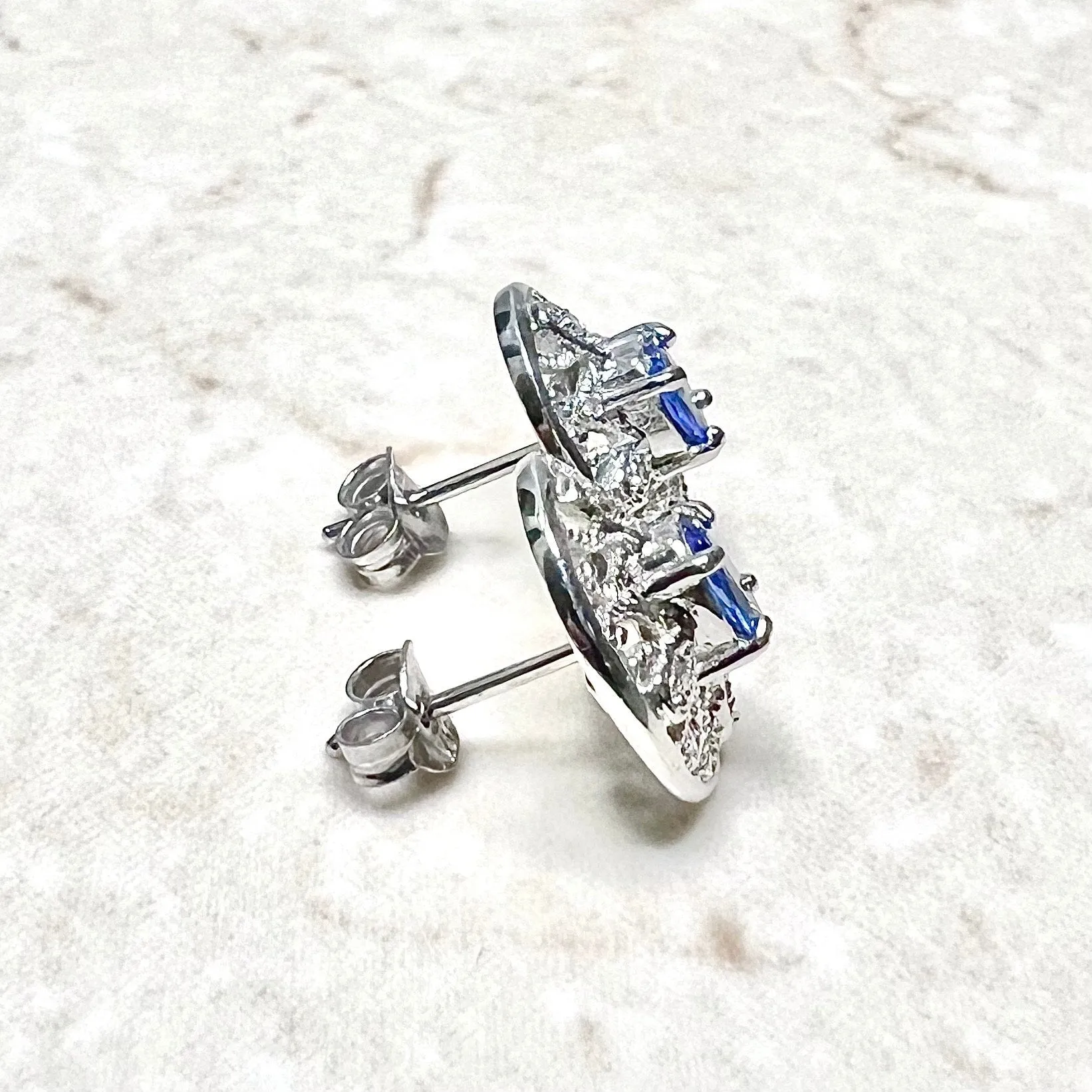 14 Karat White Gold Oval Natural Sapphire Filigree Stud Earrings