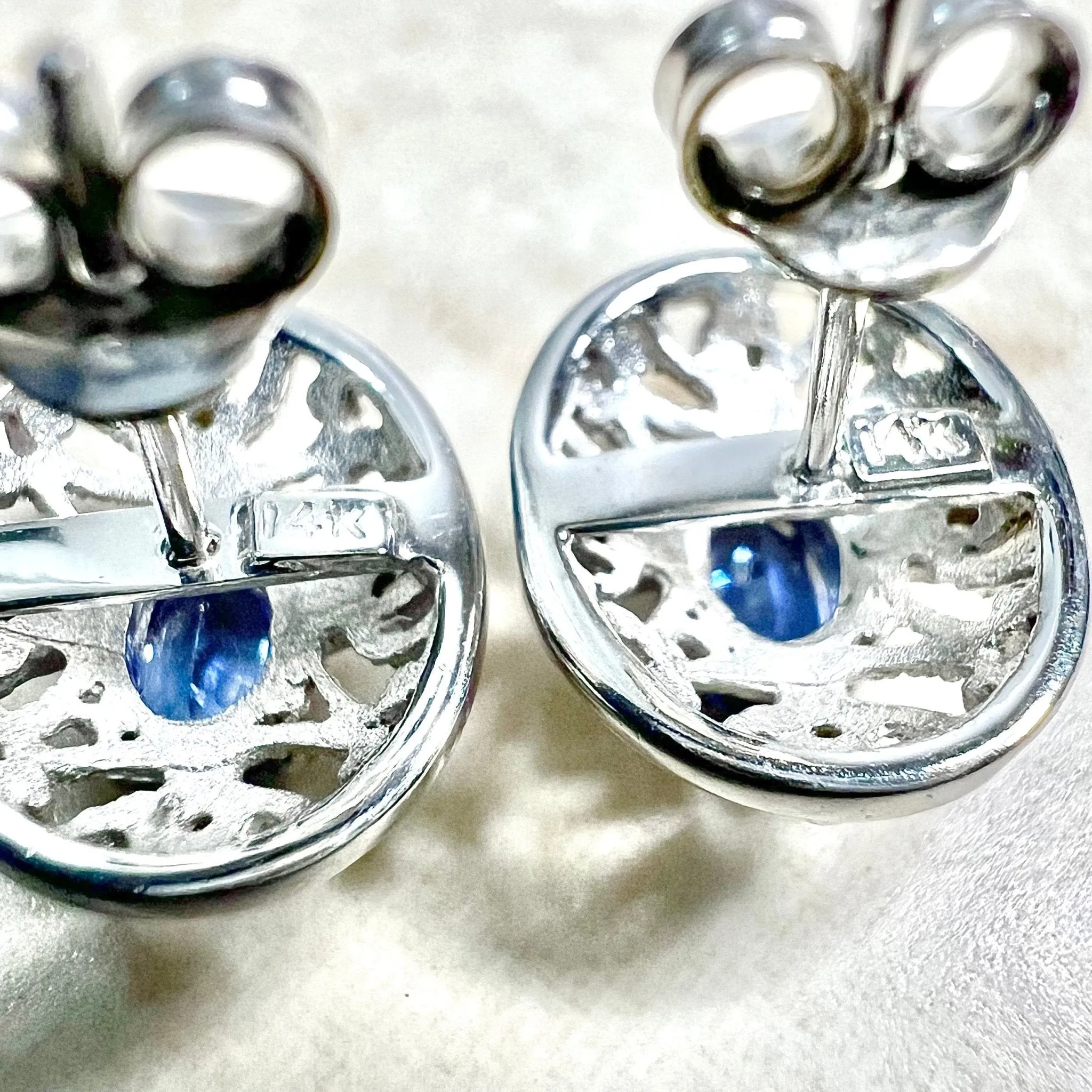 14 Karat White Gold Oval Natural Sapphire Filigree Stud Earrings