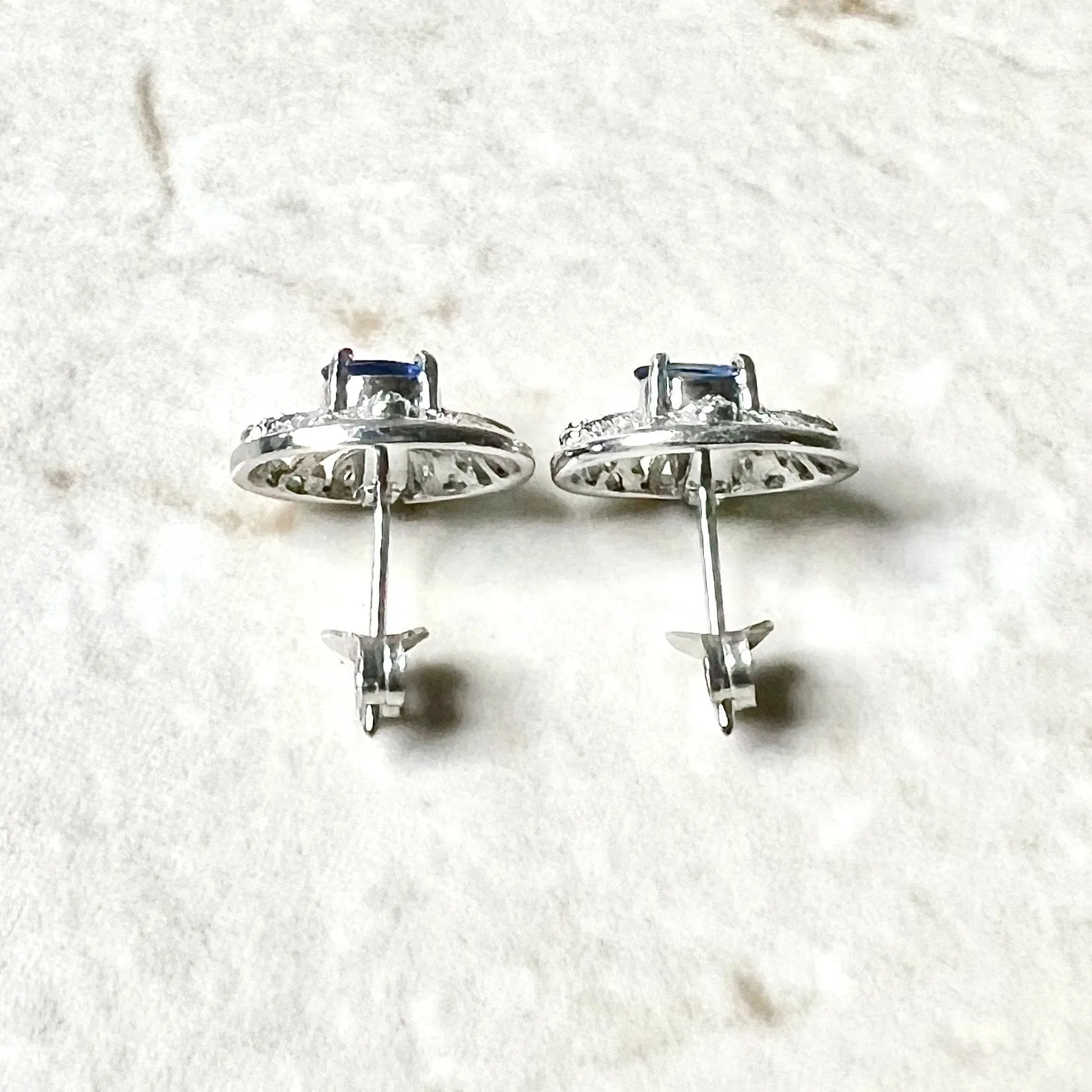 14 Karat White Gold Oval Natural Sapphire Filigree Stud Earrings