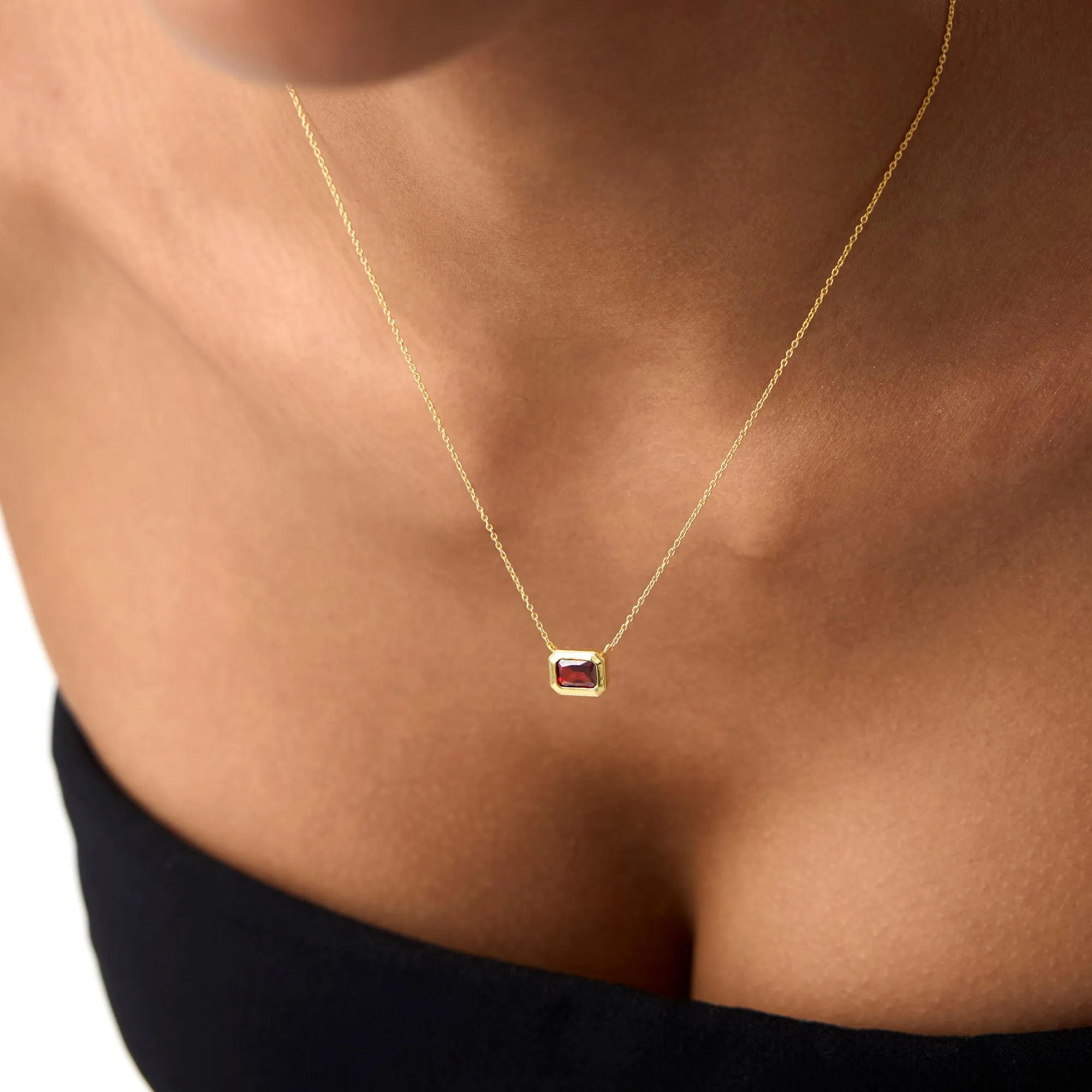 14K Gold 0.95 ctw Emerald Cut Bezel Setting Garnet