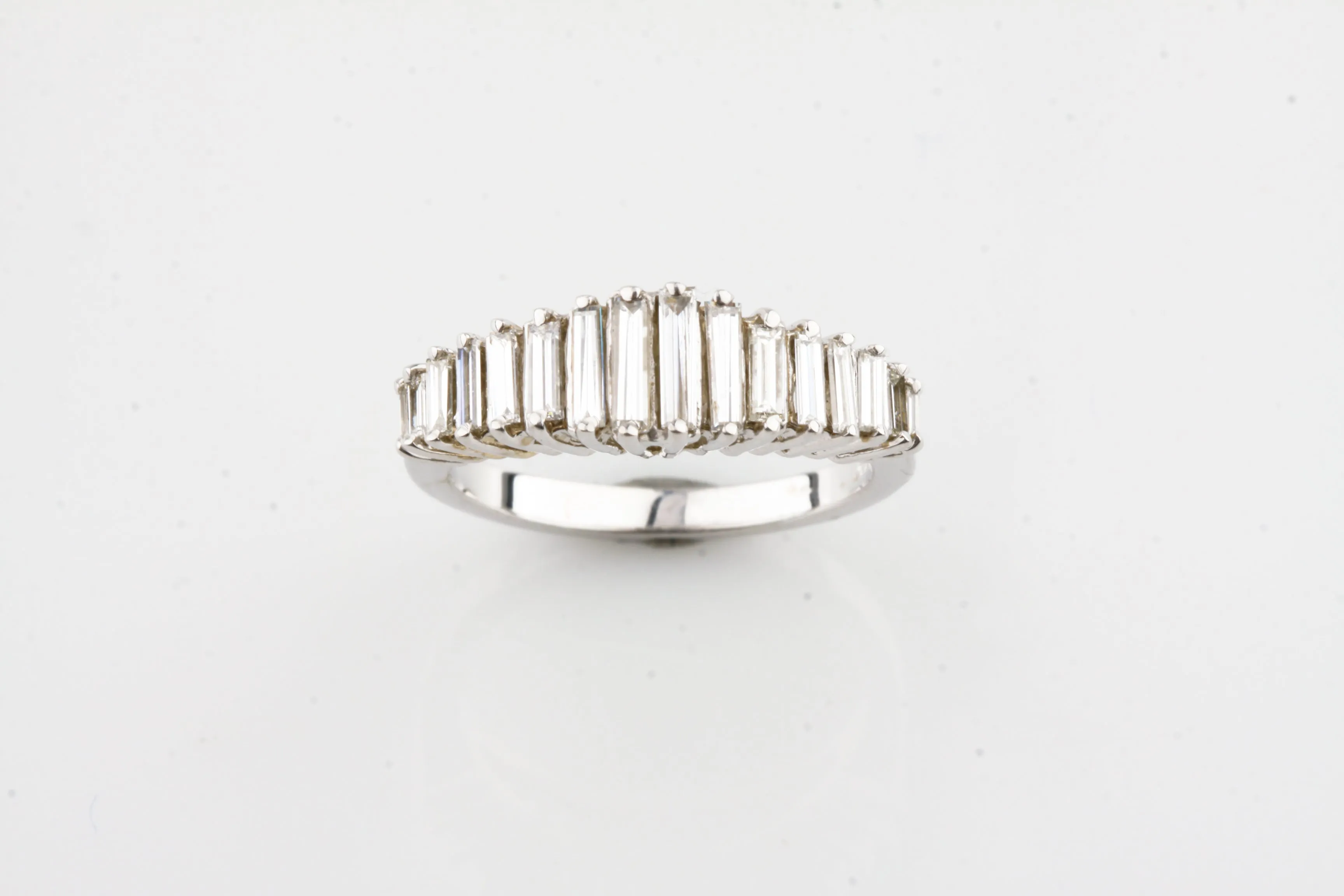 14k White Gold Baguette Diamond Cathedral Set Band Ring Size 6