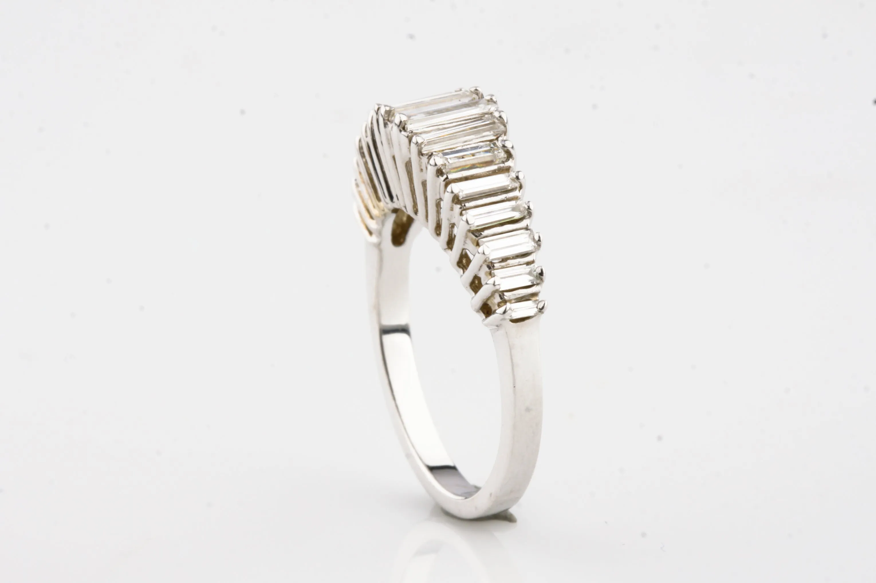 14k White Gold Baguette Diamond Cathedral Set Band Ring Size 6