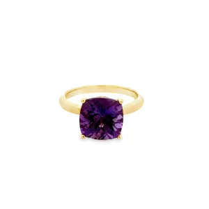 9ct Yellow Gold Ring with a Petal Patterned Basket holding a Cushion Cut Amethyst