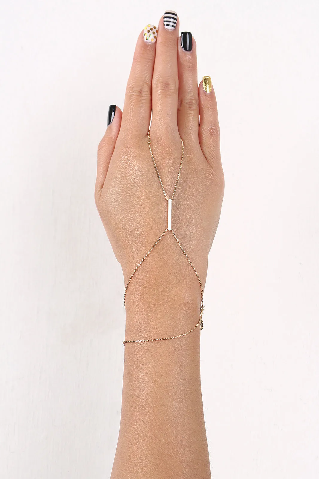 Bar Accent Curb Link Hand Chain