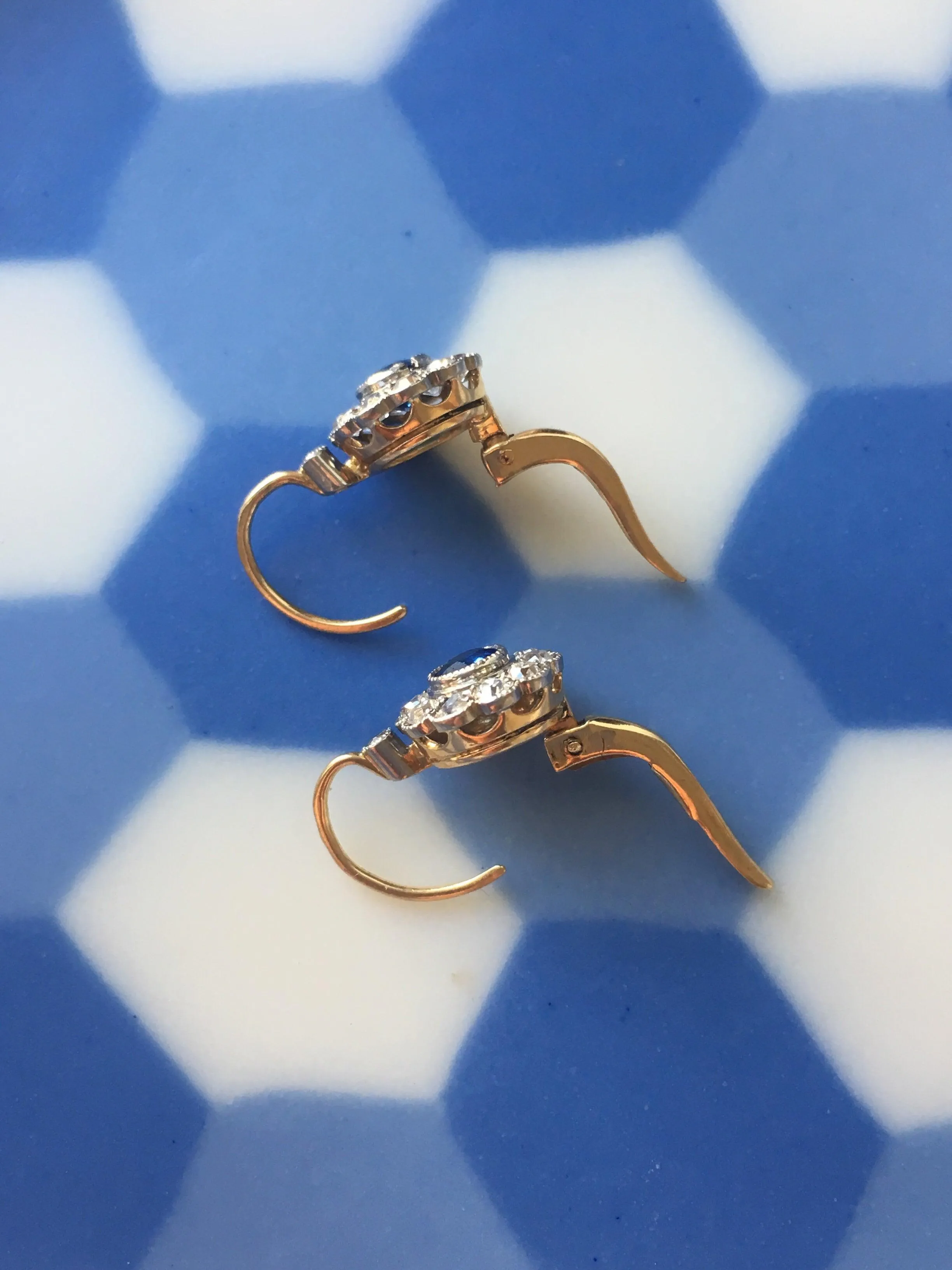 Beautiful French Edwardian 18K gold Sapphire Diamond halo daisy flower sleeper earrings