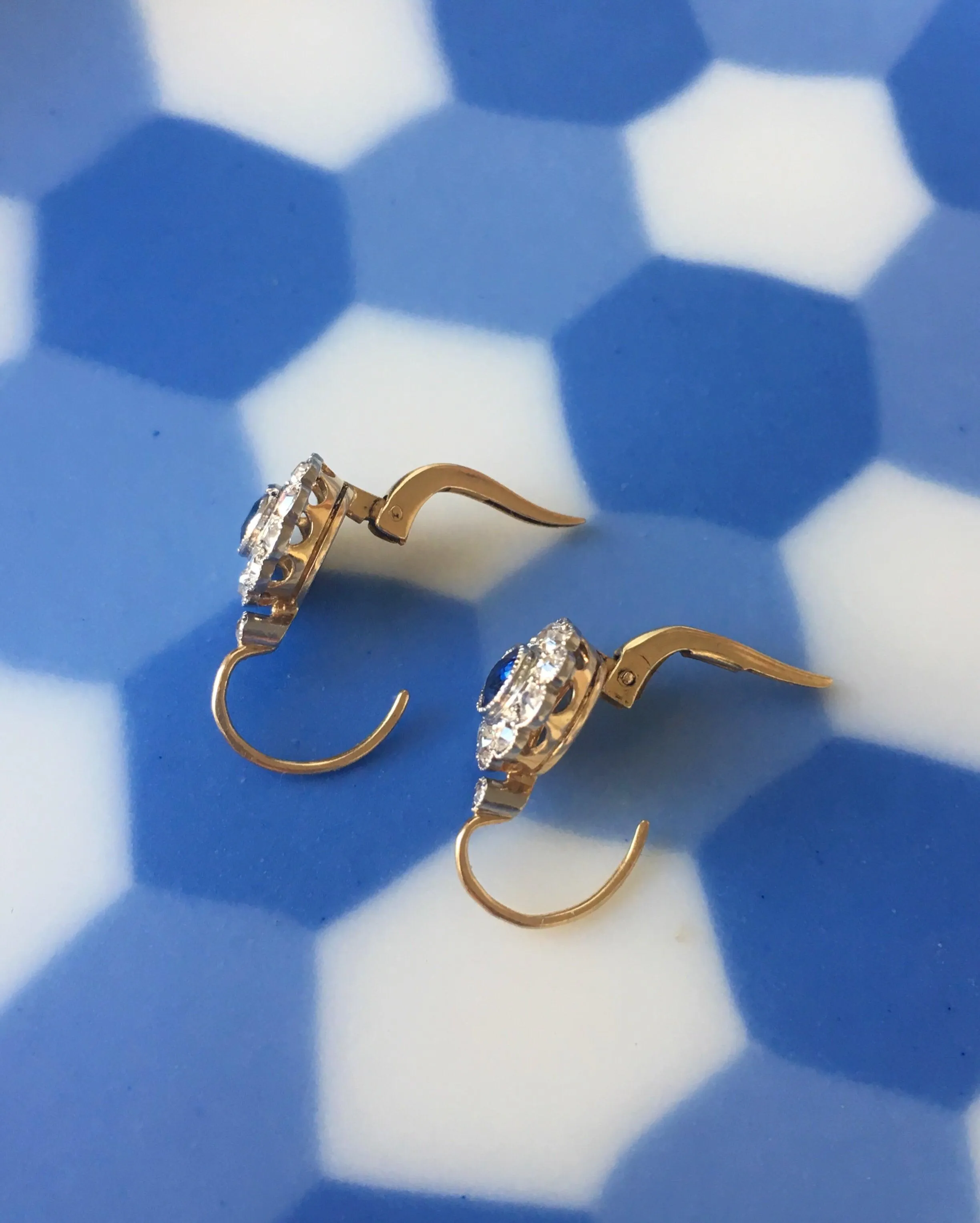 Beautiful French Edwardian 18K gold Sapphire Diamond halo daisy flower sleeper earrings