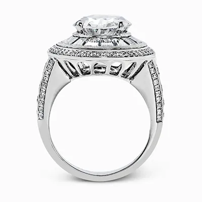Engagement Ring in 18k Gold with Diamonds