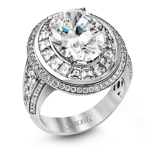 Engagement Ring in 18k Gold with Diamonds