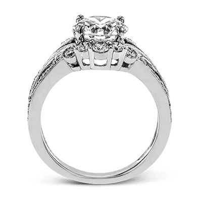 Engagement Ring in 18k Gold with Diamonds