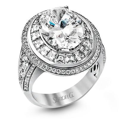Engagement Ring in 18k Gold with Diamonds