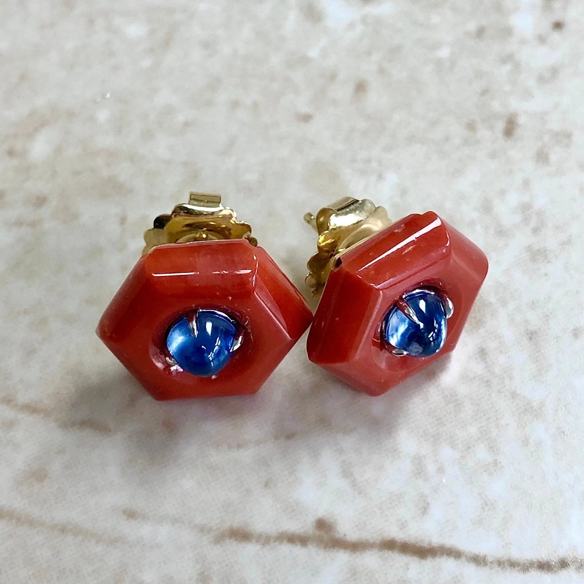 Fine 18 Karat Yellow Gold Untreated Blue Sapphire & Oxblood Coral Stud Earrings By Carvin French