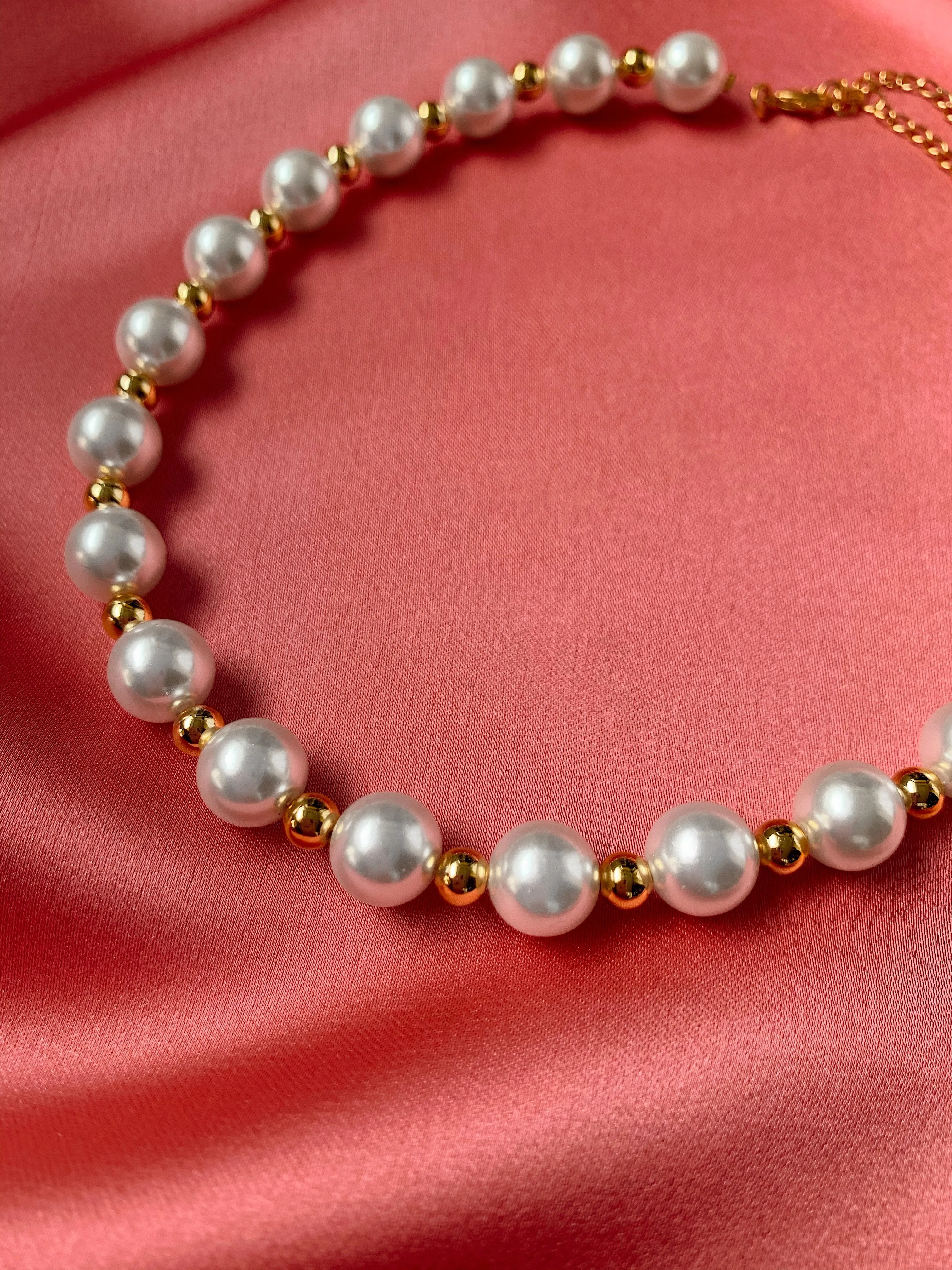 Lola Choker