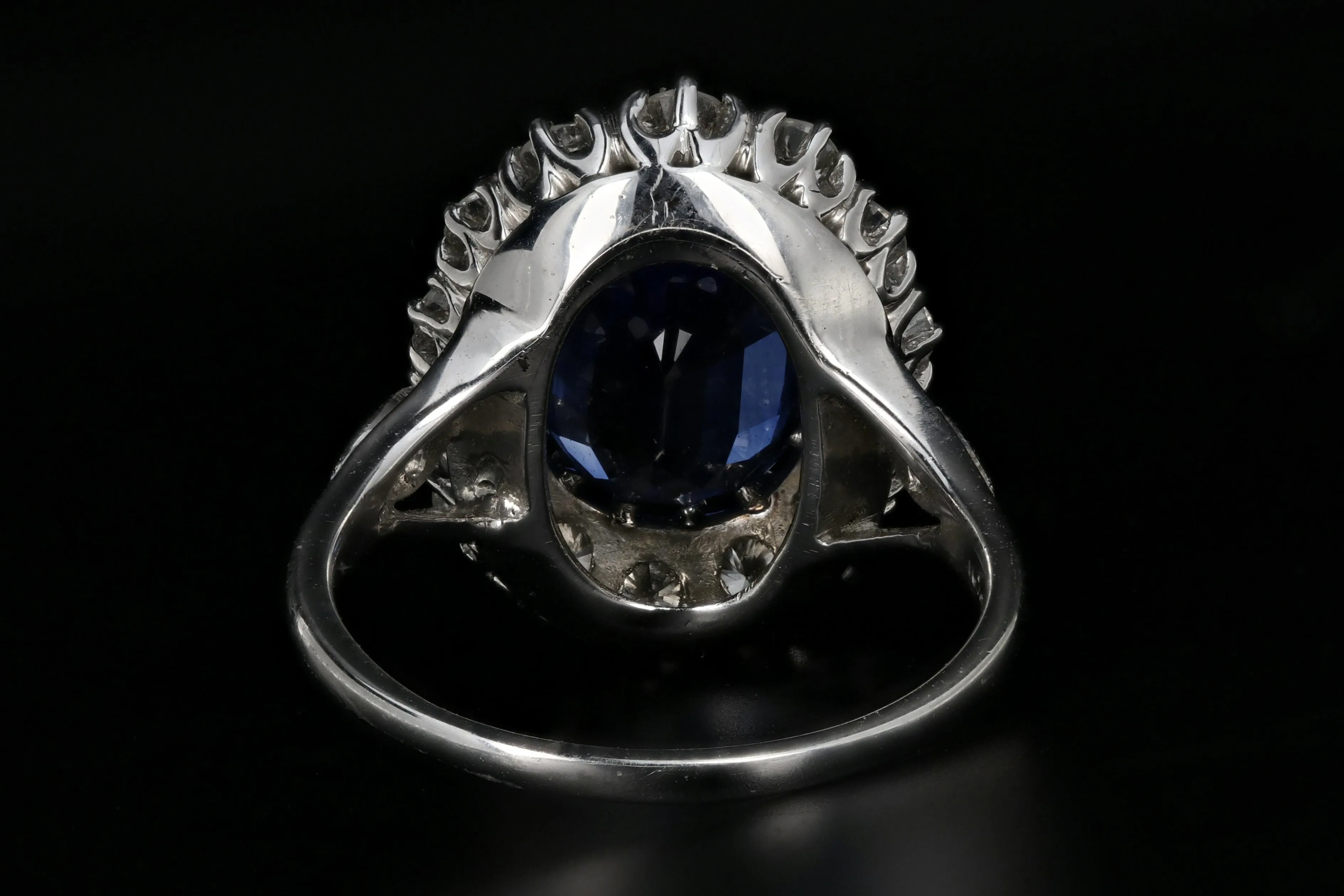 Modern Platinum 4.09 Carat Natural Madagascar Royal Blue Sapphire and Diamond Ring GIA Certified