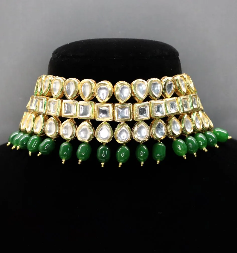 Naayaab Kundan Necklace Set