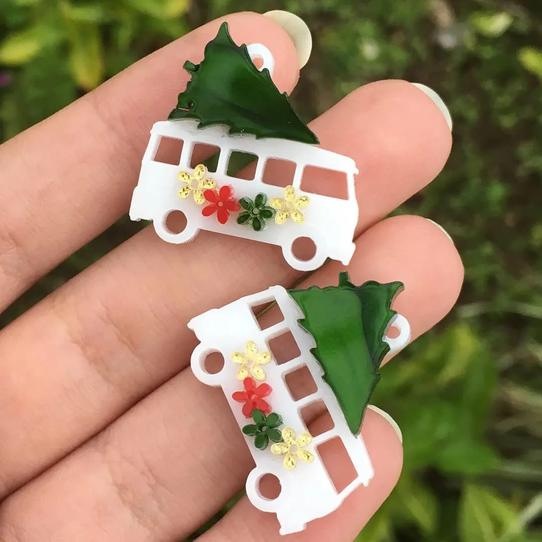 Van with Christmas tree / Connector or charm / 4 Pieces, 25mm (1 in)