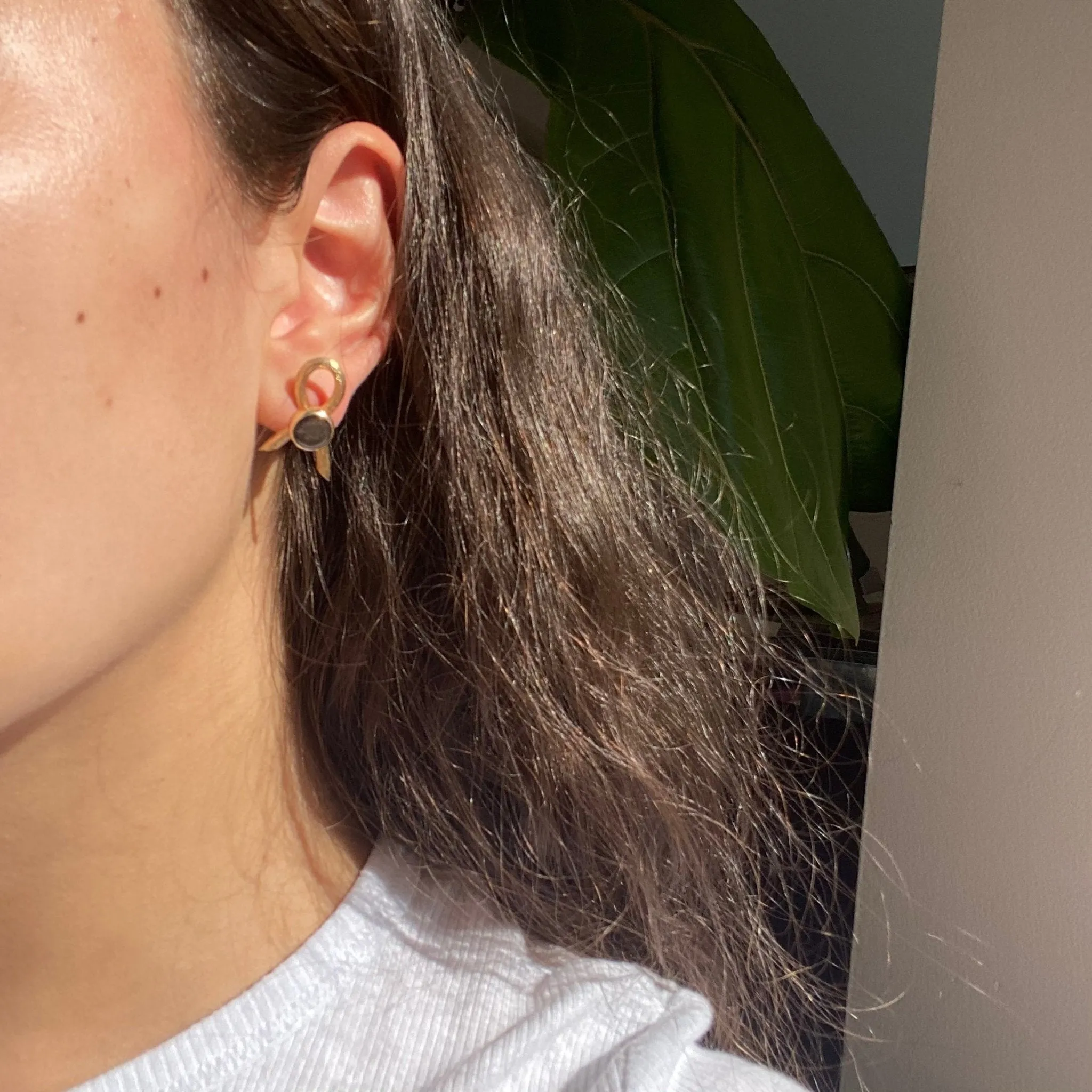 Vintage Black Star Sapphire & Gold Bow Earrings c. 1970s