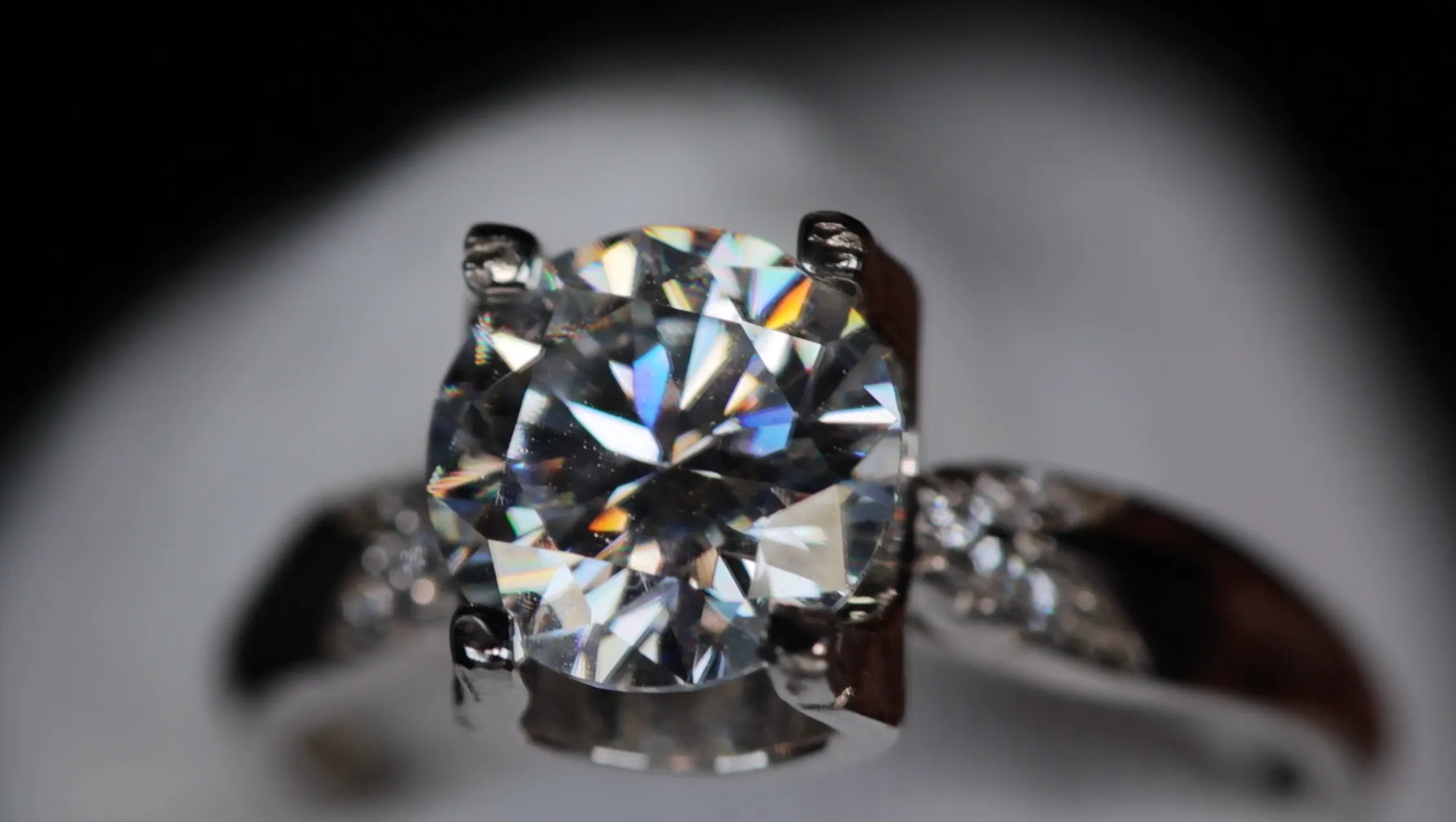 Womens Moissanite Ring | Womens Moissanite Diamond Engagement Rings