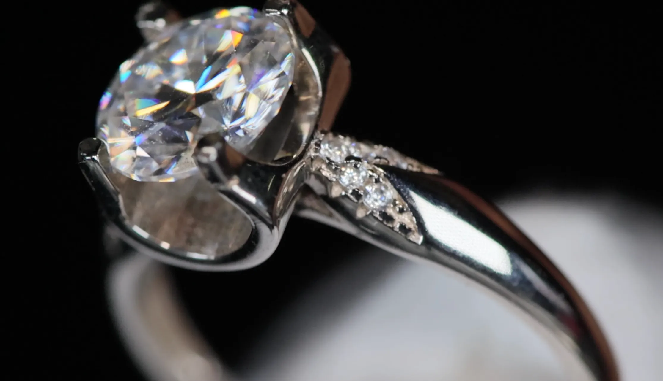 Womens Moissanite Ring | Womens Moissanite Diamond Engagement Rings