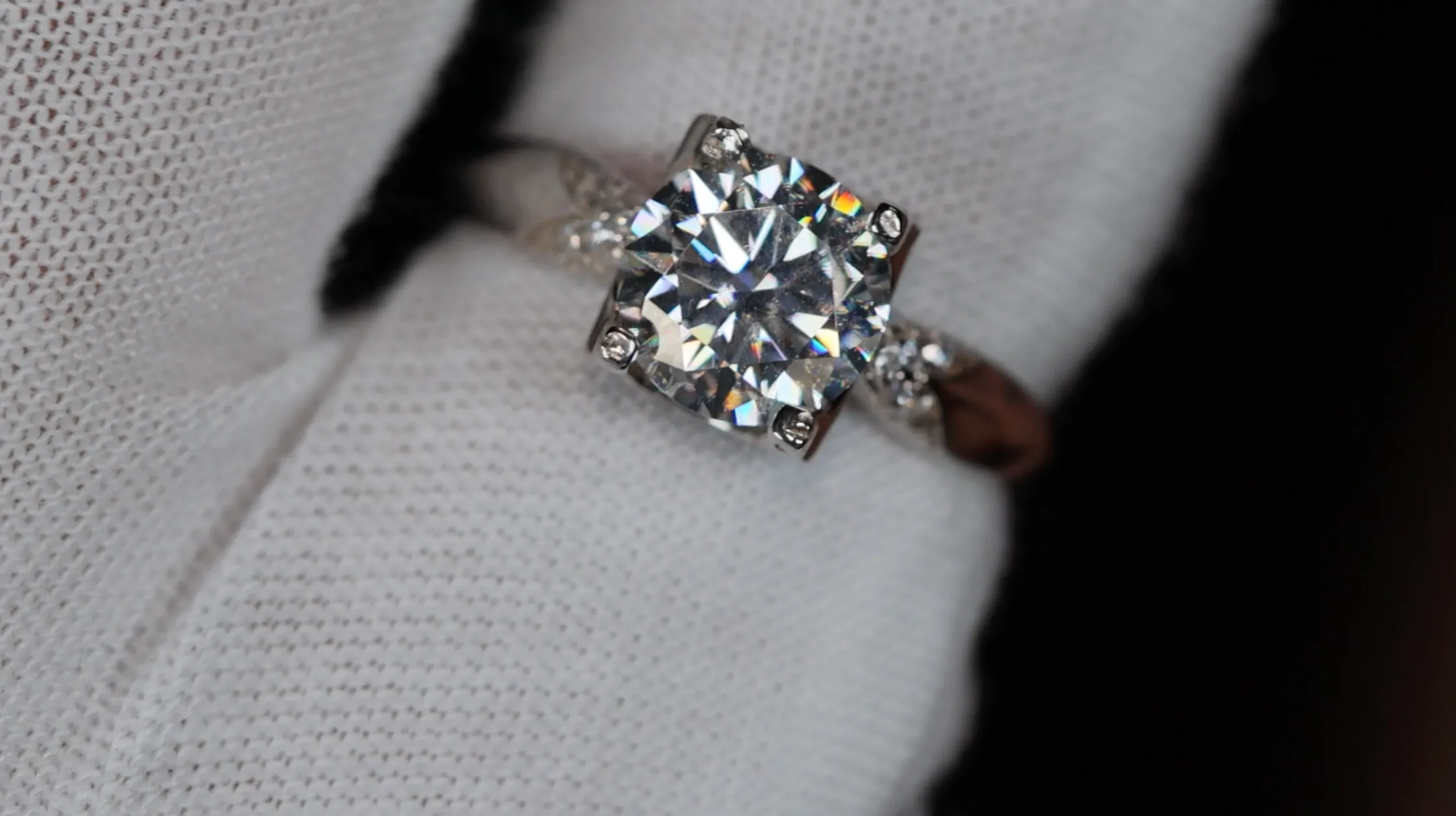 Womens Moissanite Ring | Womens Moissanite Diamond Engagement Rings