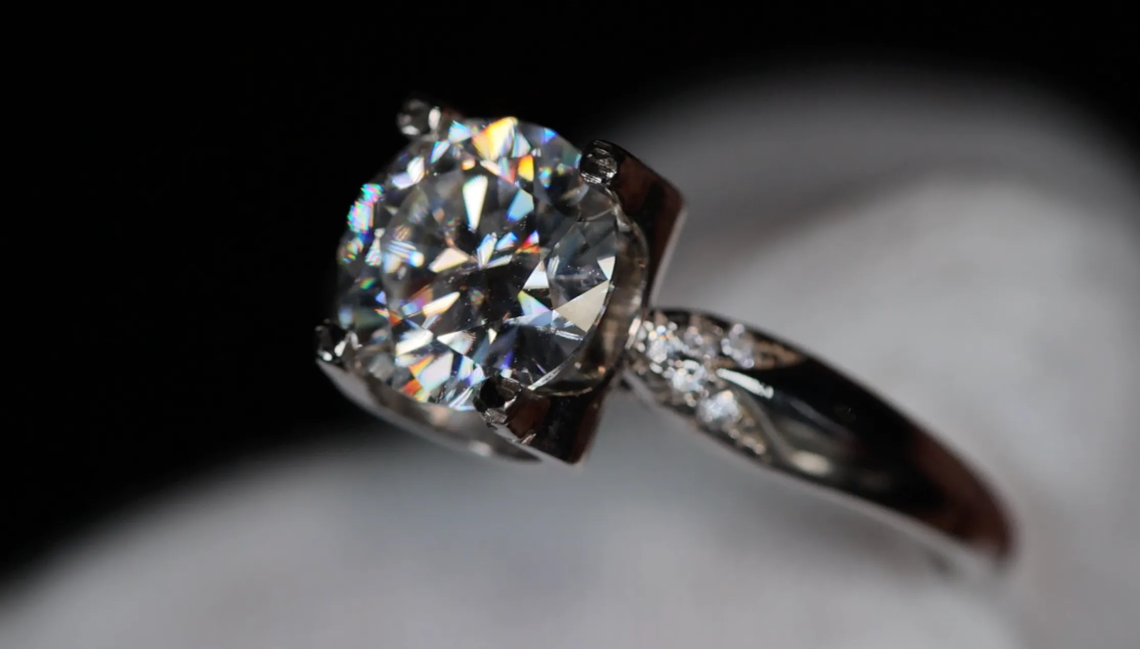 Womens Moissanite Ring | Womens Moissanite Diamond Engagement Rings
