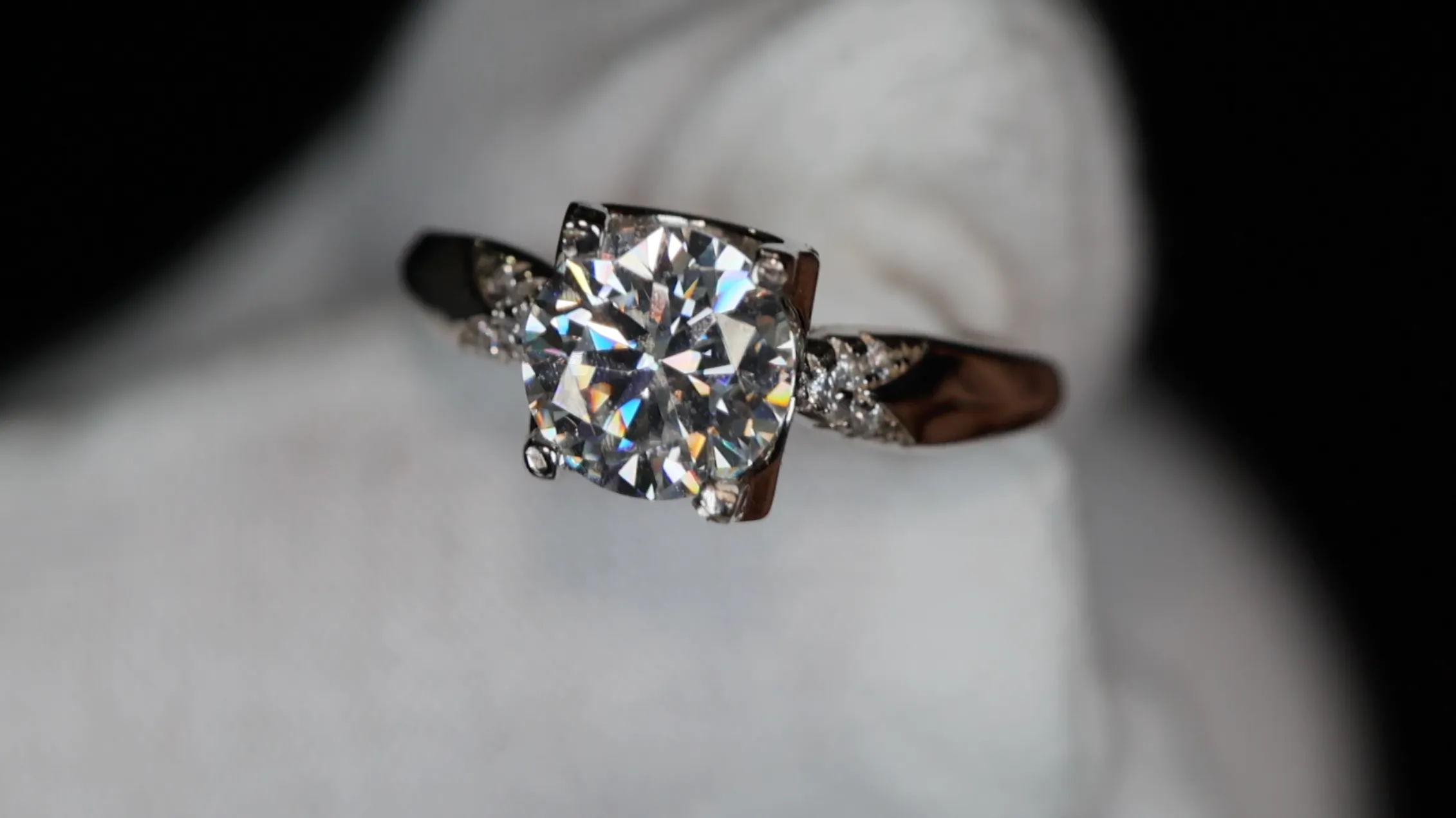 Womens Moissanite Ring | Womens Moissanite Diamond Engagement Rings