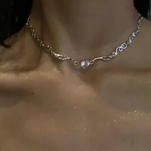 Y2K Silver Color Irregualr Choker Necklace for Women Girls Love Heart Crystal Clavicle Chain Necklace